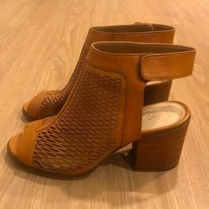 Vince Camuto | Block Heel Sandals - 8.5